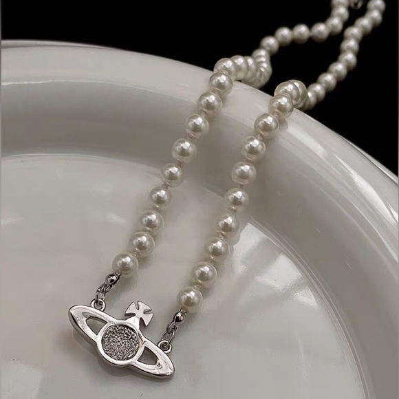 Vivienne Westwood Pearl Necklaces - Picture 5 of 6